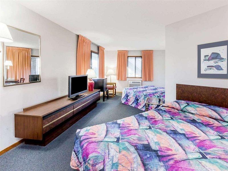 Knights Inn Mackinaw City Buitenkant foto