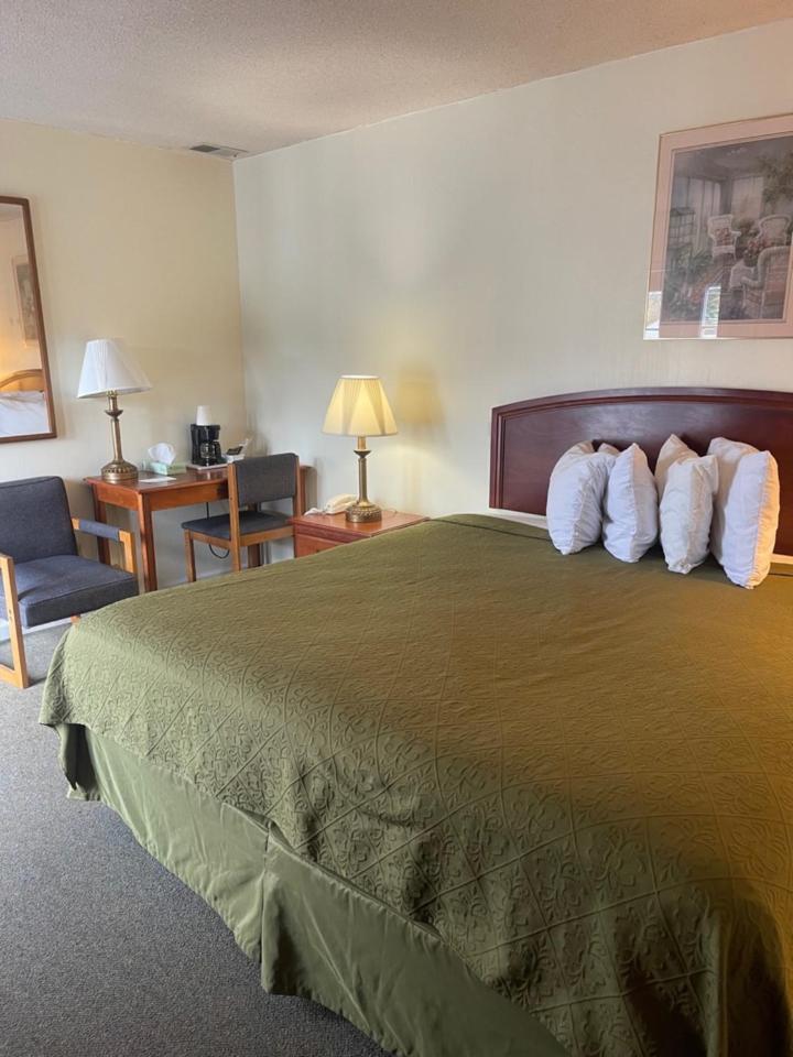 Knights Inn Mackinaw City Buitenkant foto