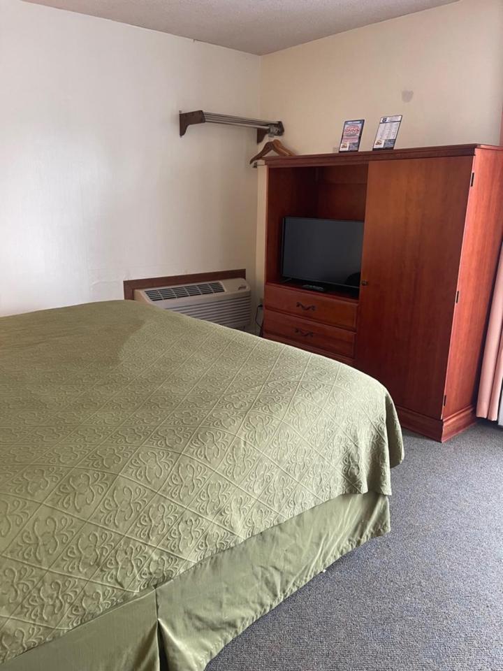Knights Inn Mackinaw City Buitenkant foto
