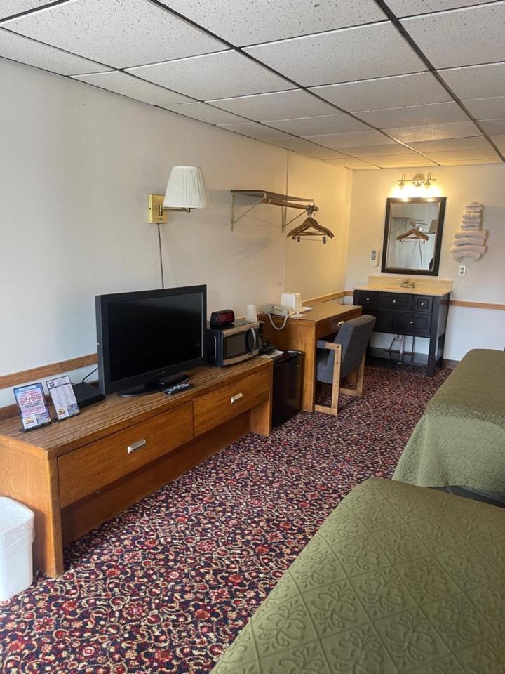 Knights Inn Mackinaw City Buitenkant foto