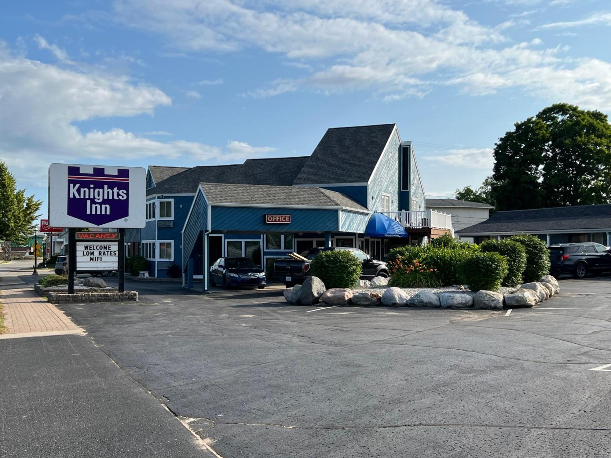 Knights Inn Mackinaw City Buitenkant foto