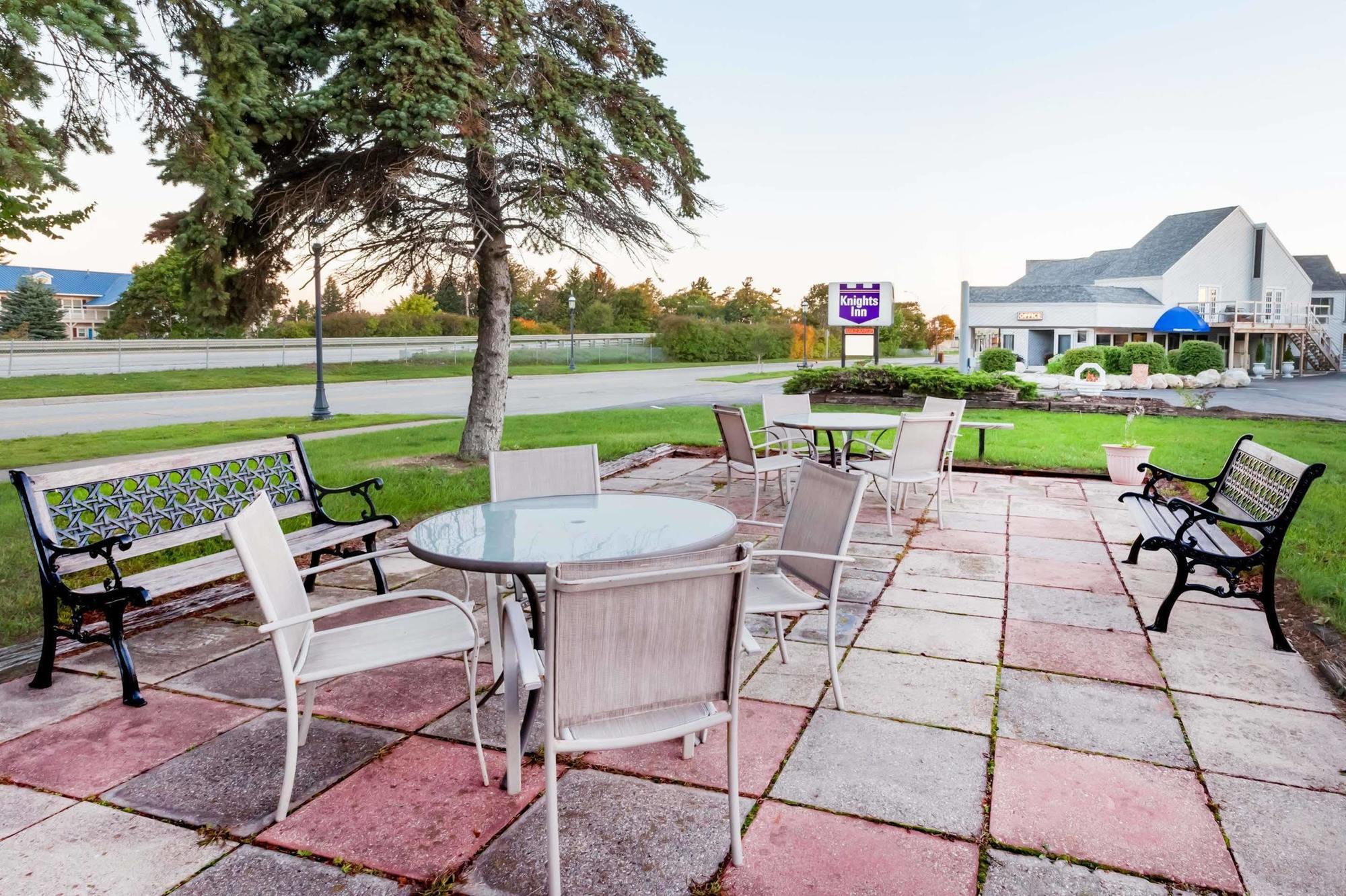 Knights Inn Mackinaw City Buitenkant foto