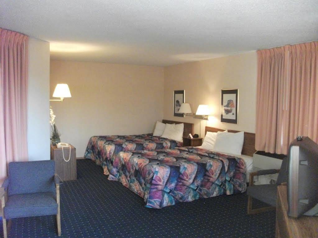Knights Inn Mackinaw City Buitenkant foto