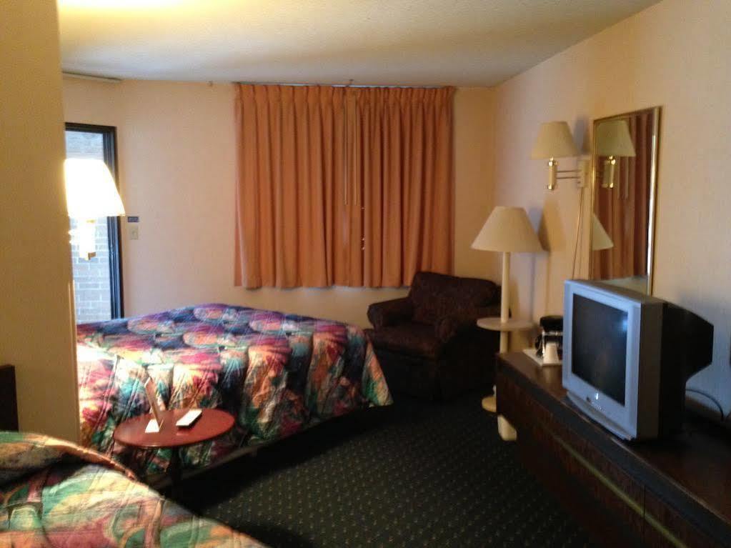 Knights Inn Mackinaw City Buitenkant foto