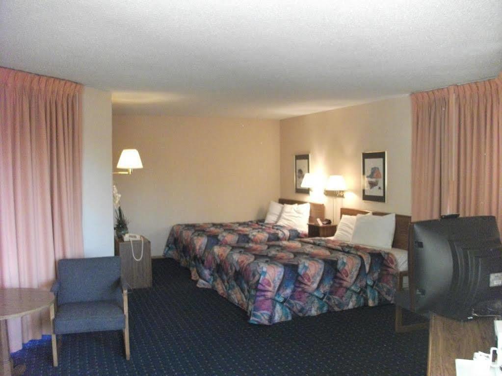 Knights Inn Mackinaw City Buitenkant foto