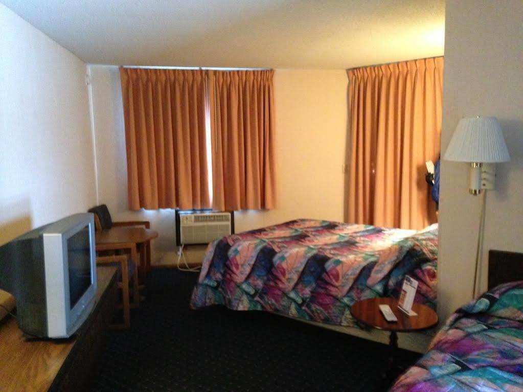 Knights Inn Mackinaw City Buitenkant foto